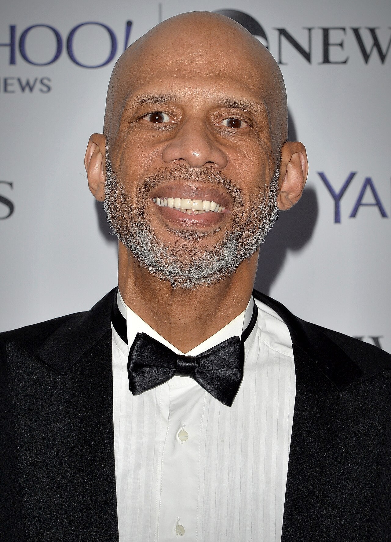 Editorial tile: Kareem Abdul-Jabbar, #33, sky hook, 38,387 career points