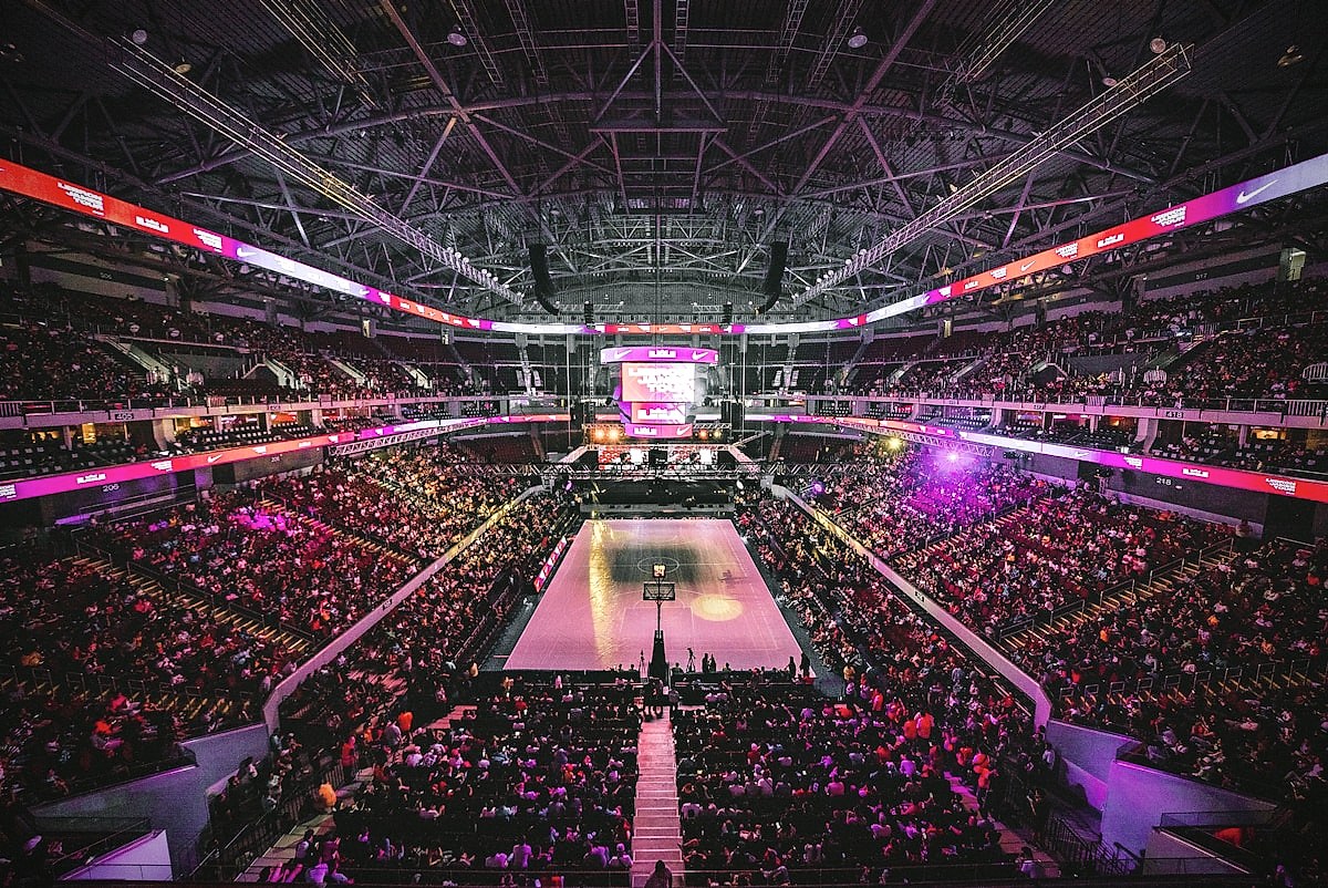 Editorial tile: Oscar Robertson
