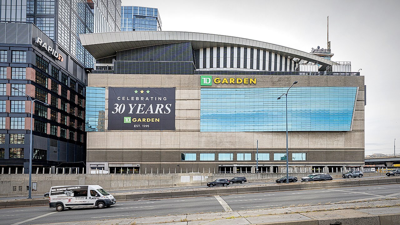 Editorial tile: Boston Celtics, 18 championship banners, parquet floor